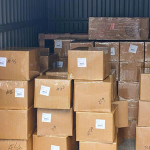 Ray钻石工具包装，展示高品质切割工具的存储和运输。适用于专业钻石切割和工业应用。.